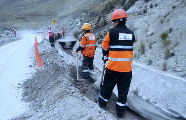 Limpieza Canales UCDC, MCDC y CD Retiro de material de berma e Instalación de Geotextil en borde canal UCDC