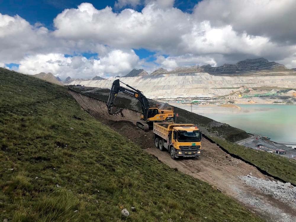 CONSTRUCCIÓN DE OBRAS CIVILES Y MOVIMIENTO DE TIERRAS