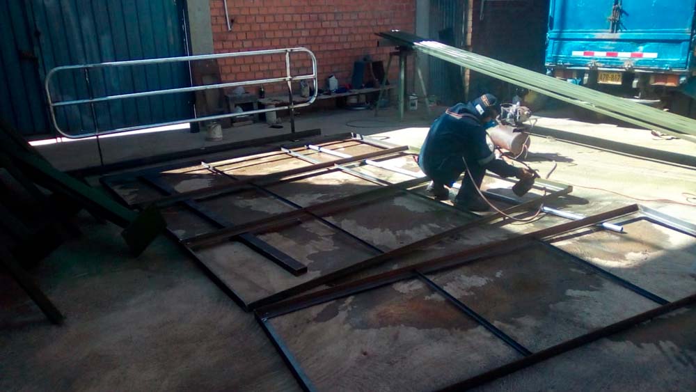 FABRICACIÓN E INSTALACIÓN DE ESTRUCTURAS METÁLICAS EN GENERAL