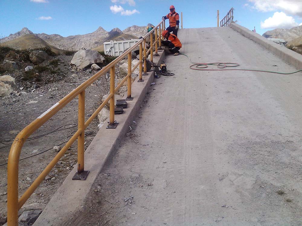 FABRICACIÓN E INSTALACIÓN DE ESTRUCTURAS METÁLICAS EN GENERAL